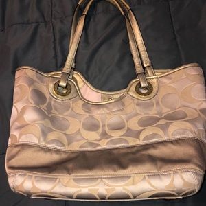 Coach Never Full Shoulder Bag/Purse